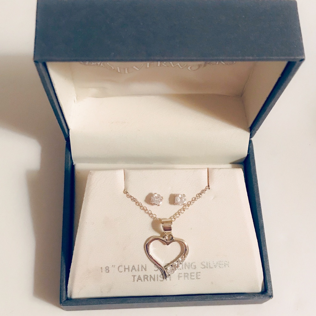 Ster Sil Heart NecklaceEarring Set Tarnish Free 35$